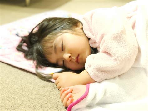 「1歳6ヵ月の女の子。なかなか寝てくれず、イライラしてしまいます」子育て相談 モンテッソーリで考えよう！ コクリコ｜講談社