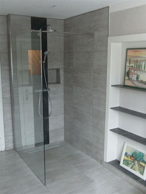 Die bodengleiche dusche badsanierung im altbau : Badezimmer Halbhoch Gefliest Mit Bordüre : Badezimmer ...
