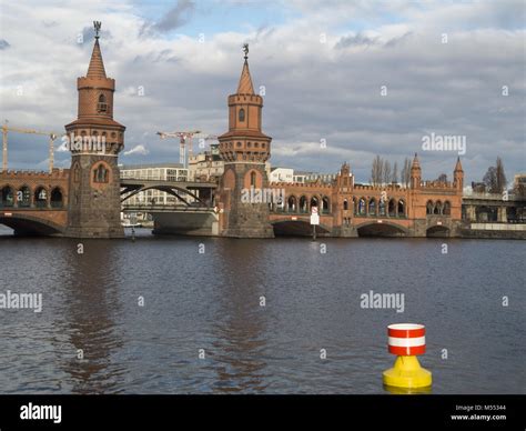 Oberbaum Bridge And Spree Stock Photo Alamy