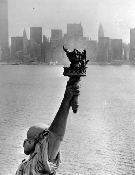 How 10 Famous Landmarks Get Clean Famous Monuments Statue Of Liberty Famous Landmarks