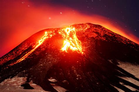 Chiles Villarica Volcano Erupts These Images