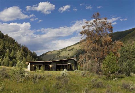 Sustainable Luxury House With Open Casual Atmosphere In Big Sky Country Luxury House