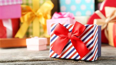 Choosing the right gift for the birthday person just takes a little bit of research but it is not difficult if you just follow a few tips and pointers that are designed to make the gift buying process easier. What's the Best 50th Birthday Gift for a Man?
