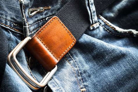 How To Put On A Belt Buckle Male In Fashion