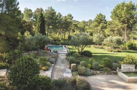 Dans un jardin méditerranéen, les pots en terre cuite sont incontournables. Épinglé sur Garden La Fontana