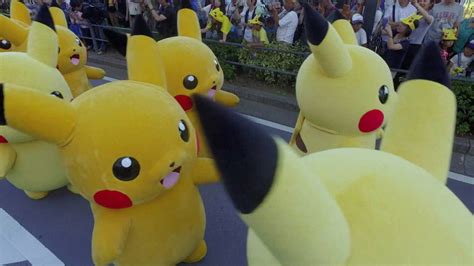 Pikachu Parade In Yokohama As Japan Goes Pokemon Crazy Youtube