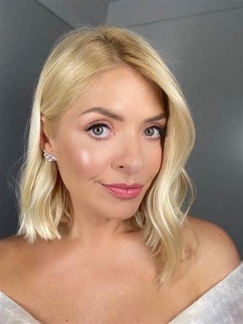 Holly Willoughby Shares Stunning Picture With Her Lookalike Mum Linda Irish Mirror Online