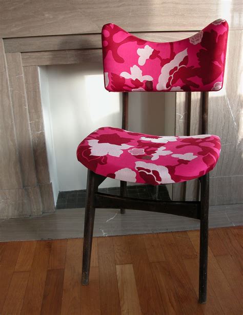 More images for comment tapisser une chaise » DIY comment tapisser une chaise. | Tapisser une chaise ...