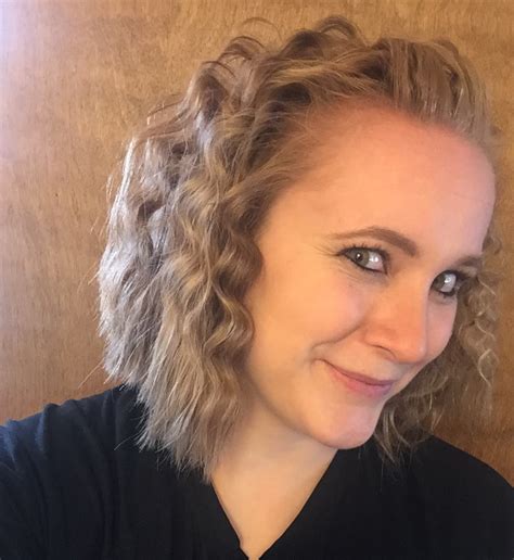 We did not find results for: Pencil Curls Styles | How to Curl Your Hair Using a Pencil