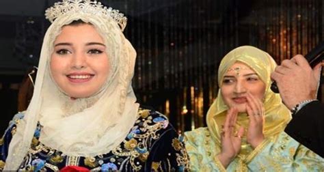 مغربية تحصد لقب ملكة جمال المحجبات العرب وكالة سوا الإخبارية