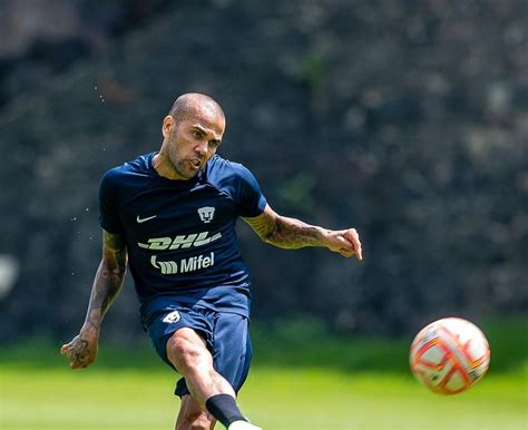 Is Dani Alves Bald Now What Happened To Pumas UNAM Right Back Hair