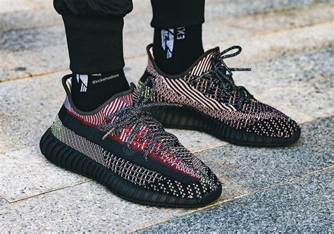 Shop yeezy boost 350 v2 shoes in zebra, black, cream white, and every other colorway now on stockx. adidas Yeezy Boost 350 V2 "Yecheil" - Sneakers.fr