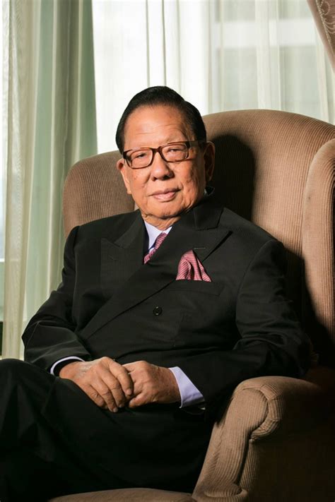 Tiong lay, who died on wednesday was survived by his wife, puan sri datin seri tan kai yong, his seven children, francis, datuk yeoh soo min, datuk dr victor yeoh seok kian, datuk yeoh seok hong, datuk seri michael yeoh sock siong, datuk yeoh soo keng, datuk mark yeoh seok kah, 27. RIP Tan Sri Yeoh Tiong Lay: A lookback at the YTL Legacy ...