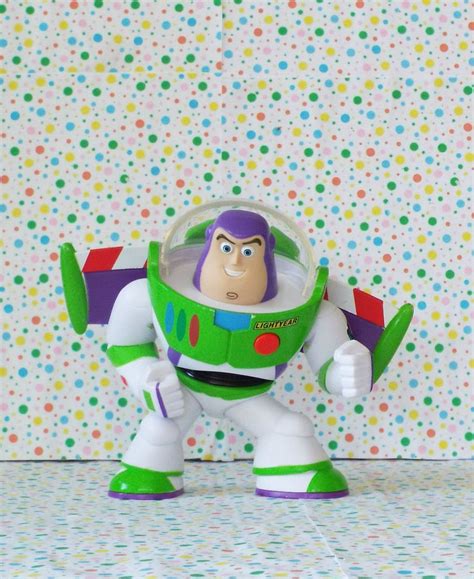 Disneys Toy Story 3 Deluxe Buzz Lightyear Talking Figure