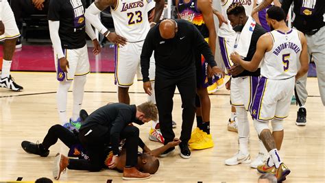 Suns Update Status of Chris Paul Against Lakers After Injury | Heavy.com