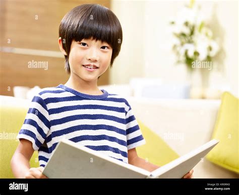 Kid Asian Smile Hi Res Stock Photography And Images Alamy