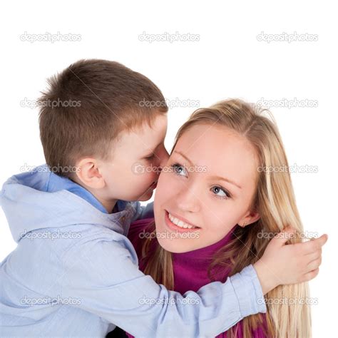 Niño Follandose A Madre
