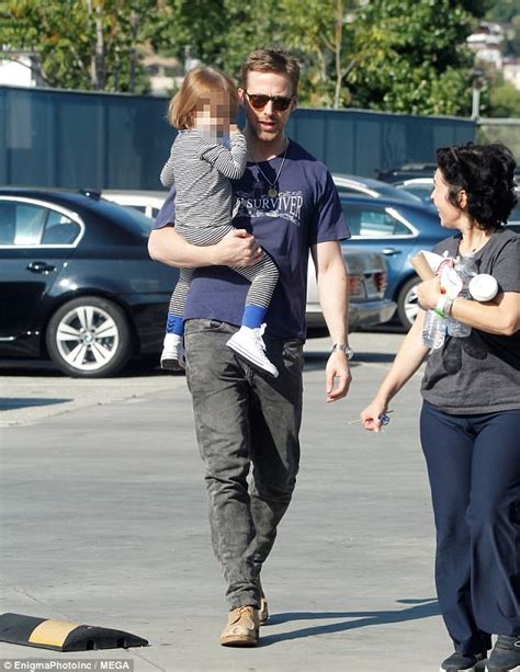 Ryan Gosling Enjoys Quality Time With Baby Esmeralda Daily Mail Online