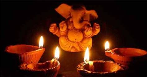 The festival is celebrated with great fervour and joy as it marks the victory of good over evil, after the vanquishing of king ravana of. Diwali 2017 date - Deepavali Festival Calendar in 2017 ...