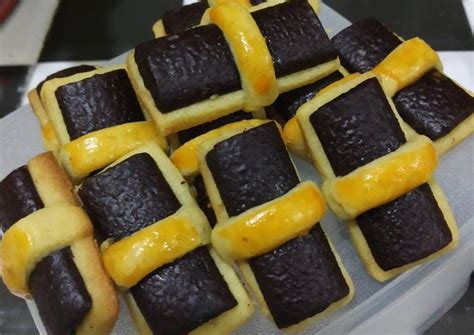 Rasanya itu manis dan sangat nyoklat, wajib coba bagi pecinta cemilan. Cara Membuat Kue Kering Dari Coklat Batangan - Resep Kue Kering