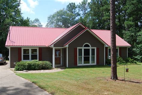 Red Roof W Mocha Siding And White Trim This Is My Fave Red Roof