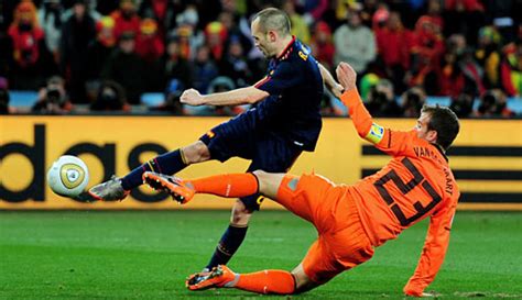 Ein sieg gibt drei punkte, ein unentschieden einen und eine niederlage keinen. WM 2010 - Finale: Niederlande - Spanien 0:1 n.V.