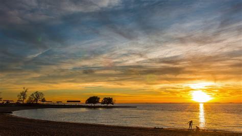 Try your luck fishing for crappie, catfish, and white bass; Ray Roberts Lake Timelapse - YouTube