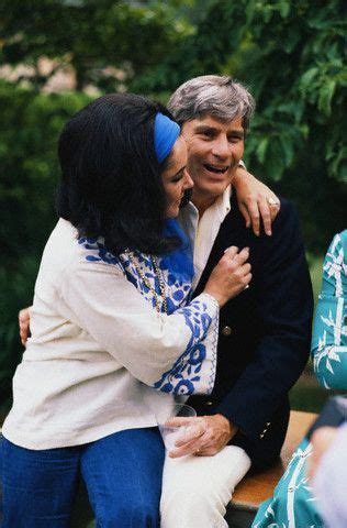 John warner and elizabeth taylor, first date, july 8, 1976, at a reception for queen elizabeth ii at the british embassy. Elizabeth Taylor With Husband Senator John Warner | Elizabeth taylor, John warner, Elizabeth ...