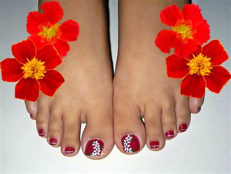 Uñas decoradas para pies de flores. uñas de color rojo, pies | Diseños de uñas pies, Arte de uñas de pies, Uñas de color rojo