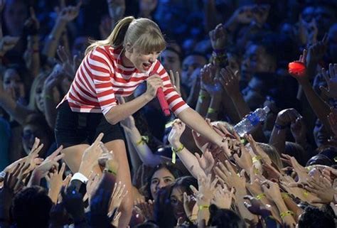 taylor swift to debut song for fan who died of cancer