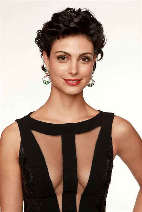 Morena Baccarin R Celebscleavage