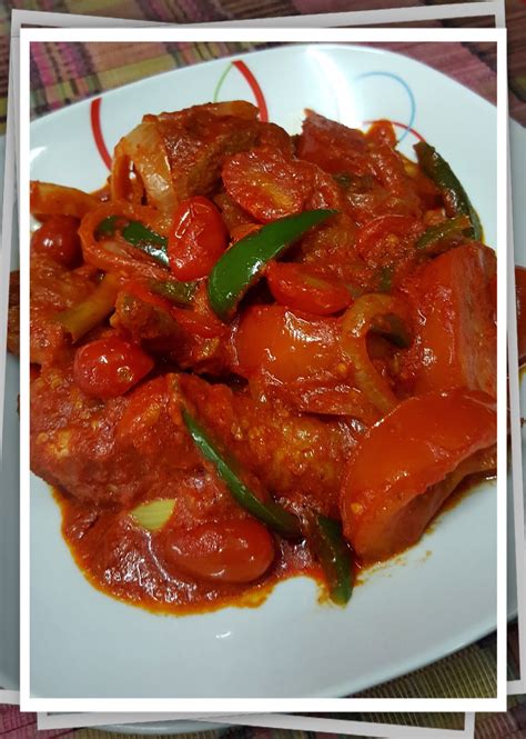 Ini antara menu yang selalu iday masak untuk islam (suami). Resepi Ayam Masak Merah Tomato Cherry (Spicy Red Chicken ...