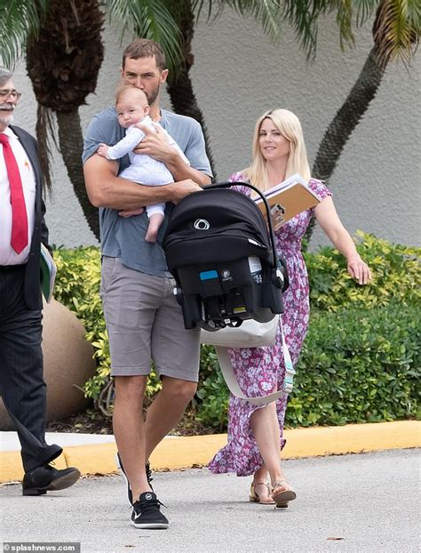 Elin nordegren is expecting her first child with former football star jordan cameron. Tiger Woods' ex Elin Nordegren leaves court after changing ...