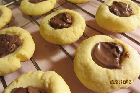 Cookies for diabetics, sugarless cookies (for diabetics), fruit cookies holiday cookie recipe collection with all în timp ce leziunile nervoase sunt incomode acest site foloseste fișiere cookie pentru a va îmbunătăți experiența. Easy Chocolate Hazelnut Thumbprint Cookies Recipe: Three Step Nutella Cookies | Prinsesa's Anatomy