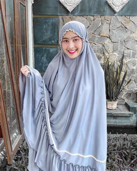 pin by jul fahri on jilbab cantik gaya model pakaian model pakaian busana islami