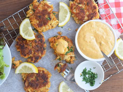 The best way to serve crab cakes is with any of the side dishes that i've mentioned above along with a complementary sauce. Best Condiment For Crab Cakes / Best Crab Cakes Recipe How ...