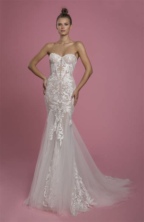 Strapless Sweetheart Neckline Mermaid Wedding Dress With Lace Applique