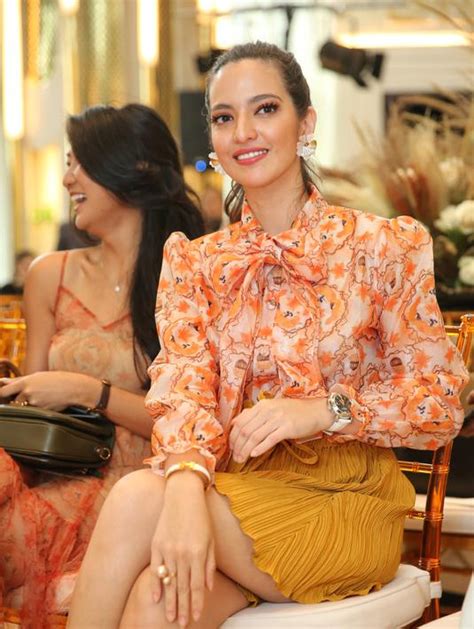 Nia Ramadhani Tampil Cantik Di Emmara Fashion Show Photo