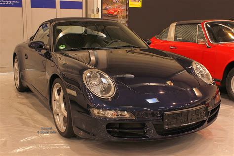 Porsche 911 In Dunkelblau Auf Der Essen Motor Show 2015 Fahrzeugbilder De
