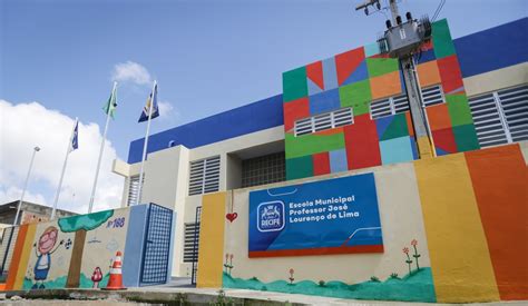 No Dia Em Que Escolas Estaduais Iniciam Ano Letivo Secretaria De Educação Do Recife Adia Volta
