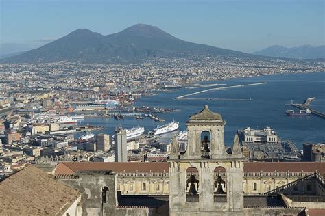 Quartier Du Vomero à Naples Panorama Et Modernité