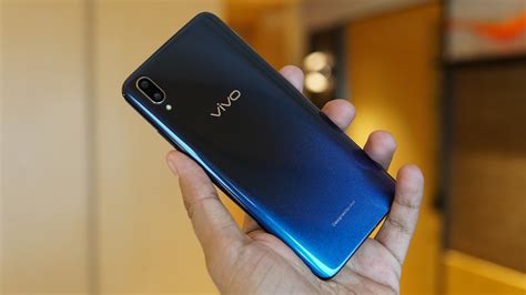 Vivo V11 Pro Has The Flagship Defining Features Sans The Flagship Price