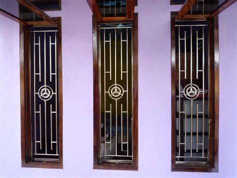 This window grill design is a little more elaborate with elements that curve and intertwine with each other to form an elegant whole that protects the home. Modern Long Cover Grill Design - Modern House