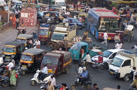 Katastrophen in den medien die luft verdreckt, das meer versaut, bei den großen, die uns führen, niemand das ist der ganz normale wahnsinn, wahnsinn, wahnsinn! Der ganz normale Wahnsinn Foto & Bild | asia, india, south ...
