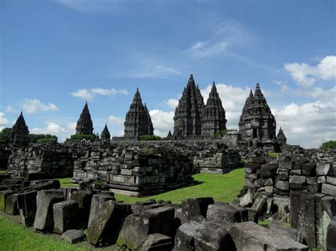 Mengirimkan ucapan selamat tidur merupakan salah satu cara menjalin hubungan yang baik dan bentuk perhatian kepada pasangan. 40 Kosa Kata Bahasa Jawa Beserta Artinya - Belajar Bahasa ...