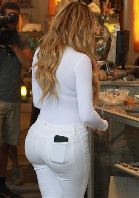 Khloe Kardashian S Insane Curves In Skin Tight Jeans And Ankle Booties