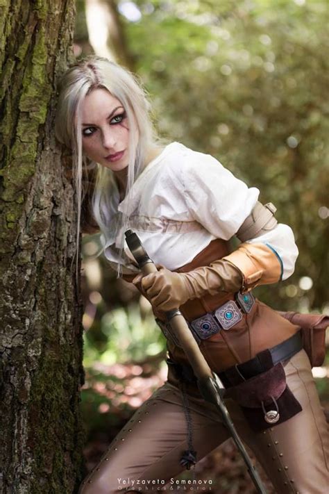 Pin By Tanel Trei On Cosplay Action Poses Cosplaystyle Women The