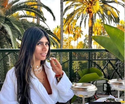 ميا خليفة تشجع السياحة في مراكش