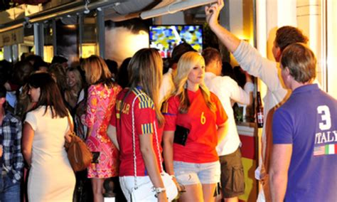 Iker casillas, alvaro arbeloa, sergio ramos, gerard pique, jordi alba, xavi, sergio busquets, xabi alonso, david silva. Spanje Europees voetbalkampioen 2012