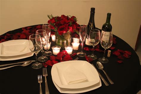 ¿cómo Poner La Mesa Para Una Cena Romántica Este 14 De Febrero Diy Cenas Románticas Mesas